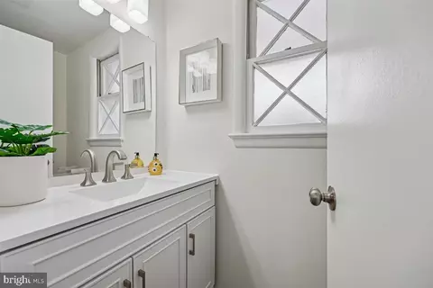 Bath - 11517 Lovejoy St, Silver Spring, MD 20902 photo 1 of 4