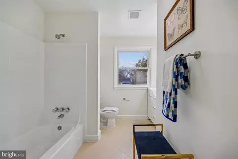 Bath - 11517 Lovejoy St, Silver Spring, MD 20902 photo 4 of 4