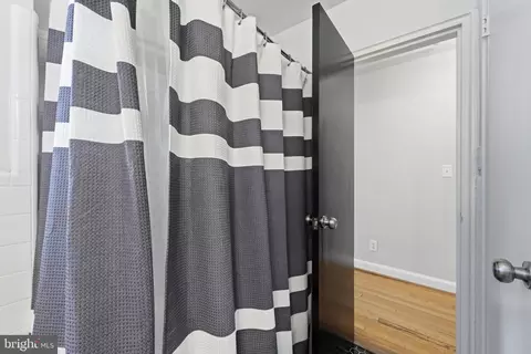 Bath - 8916 Whitney St, Silver Spring, MD 20901 photo 4 of 6