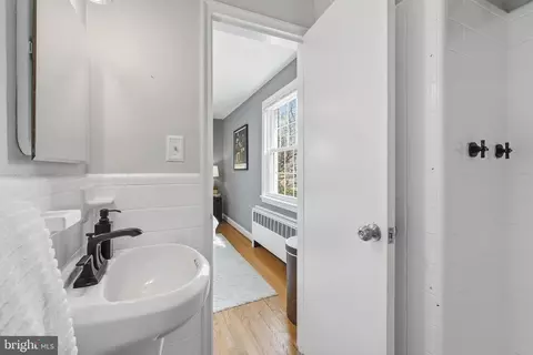 Bath - 8916 Whitney St, Silver Spring, MD 20901 photo 2 of 6