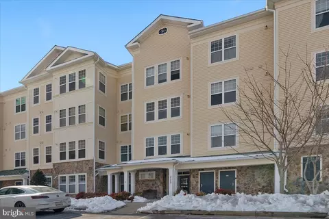 300 High Gables Dr #407, Gaithersburg, MD 20878
