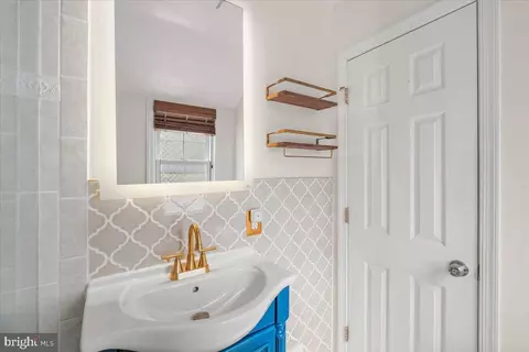 Bath - 505 E Schuyler Rd, Silver Spring, MD 20901 photo 2 of 4
