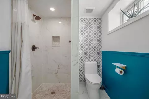 Bath - 505 E Schuyler Rd, Silver Spring, MD 20901 photo 4 of 4