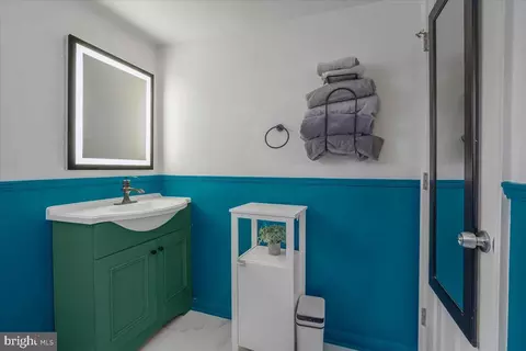 Bath - 505 E Schuyler Rd, Silver Spring, MD 20901 photo 3 of 4