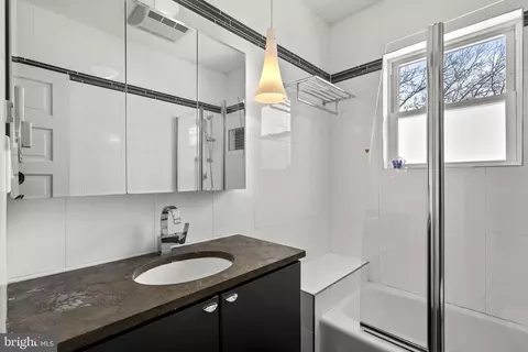 Bath - 1415 Ballard St, Silver Spring, MD 20910 photo 3 of 5