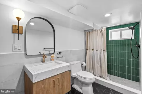 Bath - 1415 Ballard St, Silver Spring, MD 20910 photo 5 of 5