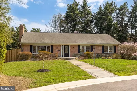 5001 Overlea Ct, Bethesda, MD 20816