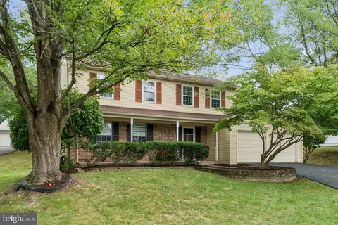 7212 Grinnell Dr, Derwood, MD 20855
