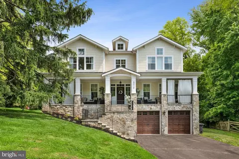9015 Spring Hill Ln, Chevy Chase, MD 20815