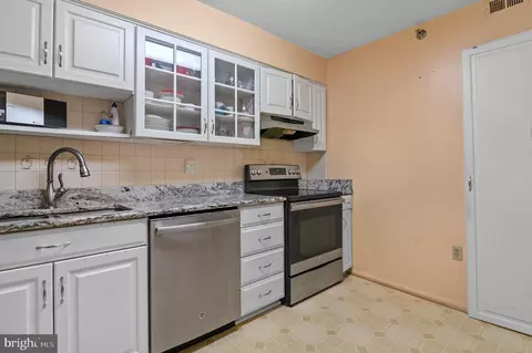 Kitchen - 15115 Interlachen Dr #3-506, Silver Spring, MD 20906 photo 2 of 2