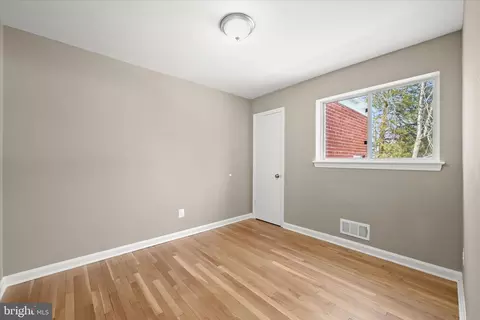Bedroom - 411 Dennis Ave, Silver Spring, MD 20901 photo 3 of 6