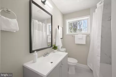 Bath - 411 Dennis Ave, Silver Spring, MD 20901 photo 2 of 3