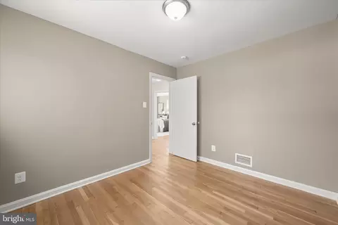 Bedroom - 411 Dennis Ave, Silver Spring, MD 20901 photo 4 of 6