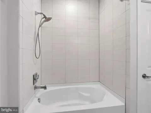 Bath - 8005 13th St #411, Silver Spring, MD 20910 photo 3 of 3