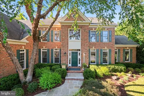 10405 Sandringham Ct, Potomac, MD 20854