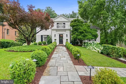 8 Farmington Ct, Chevy Chase, MD 20815