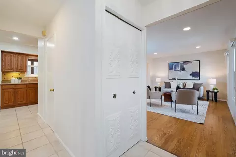 Entry Way - 14316 Piccadilly Rd, Silver Spring, MD 20906 photo 2 of 4