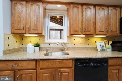 Kitchen - 14316 Piccadilly Rd, Silver Spring, MD 20906 photo 2 of 4