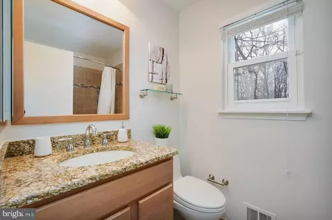 Bath - 14316 Piccadilly Rd, Silver Spring, MD 20906 photo 4 of 6