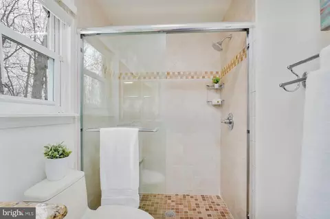 Bath - 14316 Piccadilly Rd, Silver Spring, MD 20906 photo 3 of 6