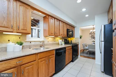 Kitchen - 14316 Piccadilly Rd, Silver Spring, MD 20906 photo 3 of 4