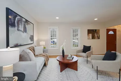 Living - 14316 Piccadilly Rd, Silver Spring, MD 20906 photo 2 of 5