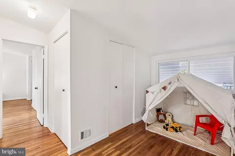 Entry Way - 420 Lamberton Dr, Silver Spring, MD 20902 photo 3 of 3