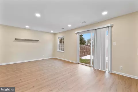 Living - 17425 Hughes Rd, Poolesville, MD 20837 photo 2 of 4