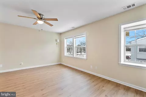 Living - 17425 Hughes Rd, Poolesville, MD 20837 photo 4 of 4