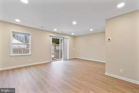 Living - 17425 Hughes Rd, Poolesville, MD 20837 photo 3 of 4