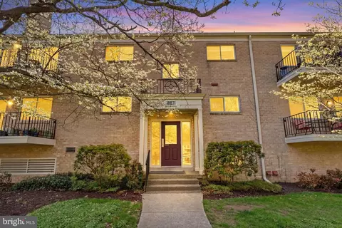 10631 Montrose Ave #102, Bethesda, MD 20814