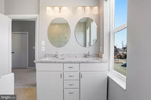 Bath - 8012 Grove St, Silver Spring, MD 20910 photo 2 of 4