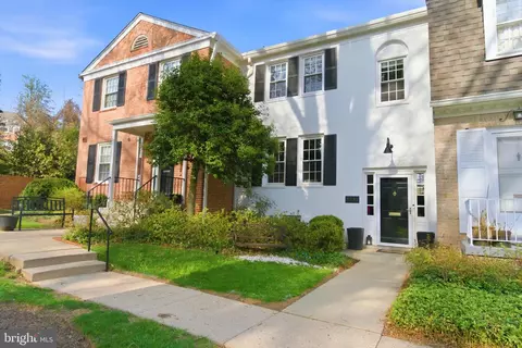 3559 Hamlet Pl, Chevy Chase, MD 20815