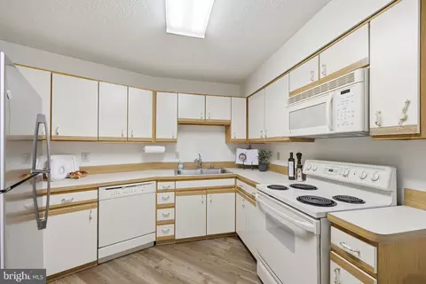 Kitchen - 15115 Interlachen #3-417, Silver Spring, MD 20906 photo 1 of 2