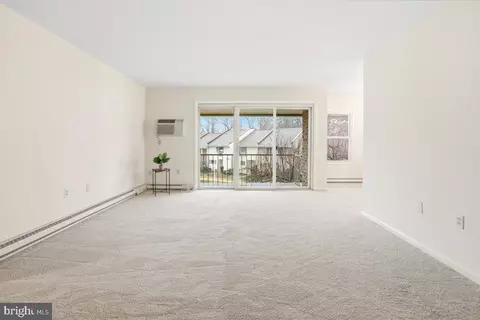 Living - 3400 Gleneagles Dr #73-3H, Silver Spring, MD 20906 photo 1 of 3