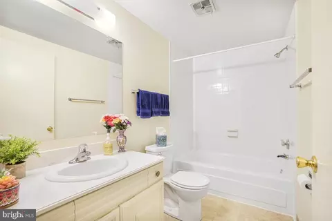 Bath - 3400 Gleneagles Dr #73-3H, Silver Spring, MD 20906 photo 1 of 2