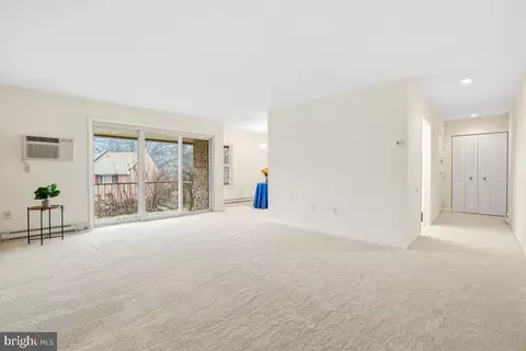 Living - 3400 Gleneagles Dr #73-3H, Silver Spring, MD 20906 photo 2 of 3