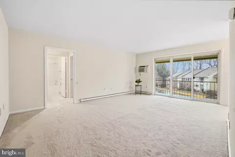 Living - 3400 Gleneagles Dr #73-3H, Silver Spring, MD 20906 photo 3 of 3