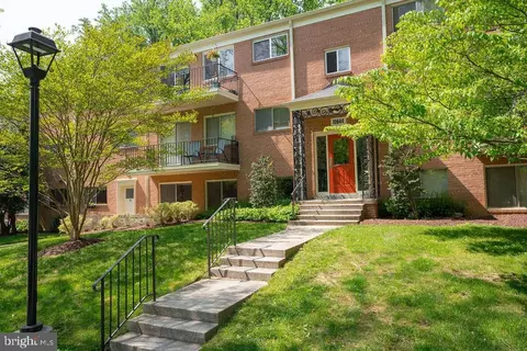 10644 Weymouth St #W-1, Bethesda, MD 20814