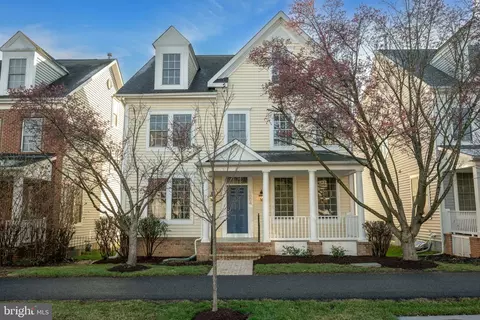 1004 Gaither Rd, Rockville, MD 20850