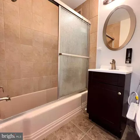 Bath - 1900 Lyttonsville Rd #717, Silver Spring, MD 20910 photo 2 of 2