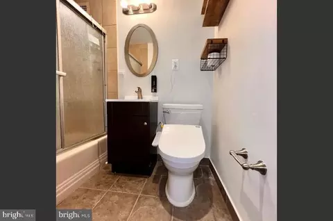 Bath - 1900 Lyttonsville Rd #717, Silver Spring, MD 20910 photo 1 of 2