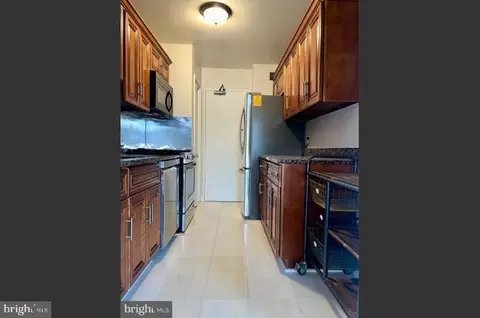 Kitchen - 1900 Lyttonsville Rd #717, Silver Spring, MD 20910 photo 2 of 4