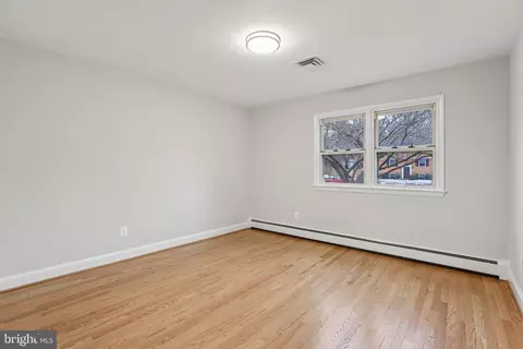 Bedroom - 216 Paula Lynn Dr, Silver Spring, MD 20904 photo 5 of 8
