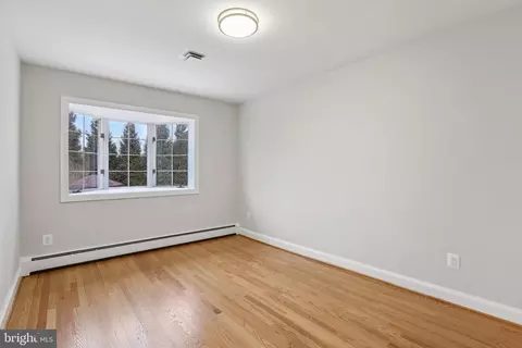 Bedroom - 216 Paula Lynn Dr, Silver Spring, MD 20904 photo 3 of 8
