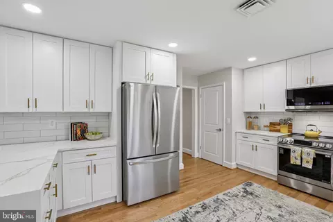 Entry Way - 216 Paula Lynn Dr, Silver Spring, MD 20904 photo 2 of 4