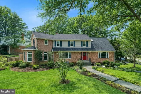 1 Orchard Way S, Potomac, MD 20854