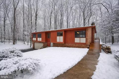 10209 Lloyd Rd, Potomac, MD 20854