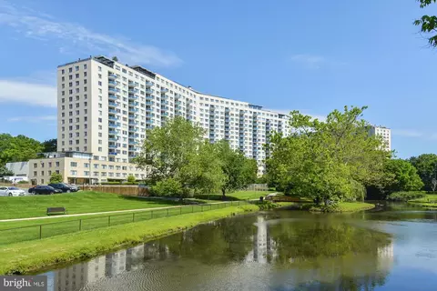 10401 Grosvenor Pl #610, Rockville, MD 20852