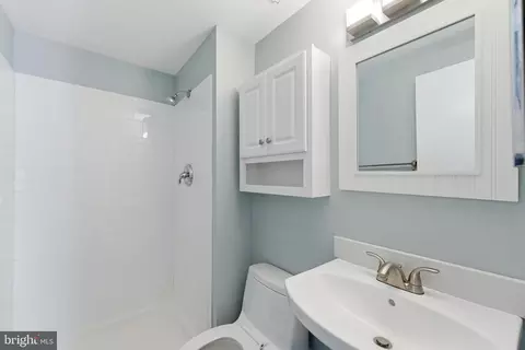 Bath - 14629 Sandy Ridge Rd, Silver Spring, MD 20905 photo 2 of 3